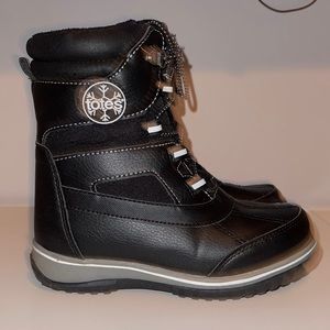 Totes kids snow boots